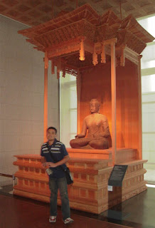 Day 5 (3:00 pm) - Sir Jerome Marzan pose in front of Korean Buddha Temple inside the Korean National Museum.