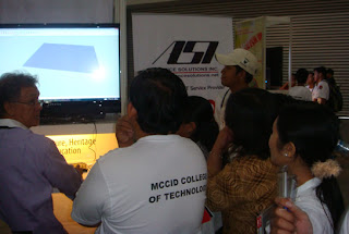 Google Earth lecturer explains how to design a 3D structure using their free software.