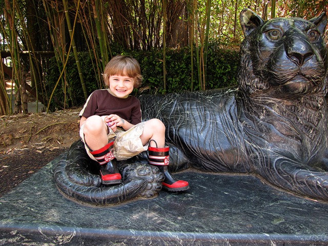 [zoojoeontigerstatue[4].jpg]