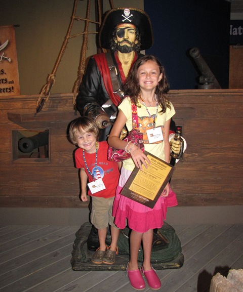 [fieldtripjoehannapirate[1].jpg]