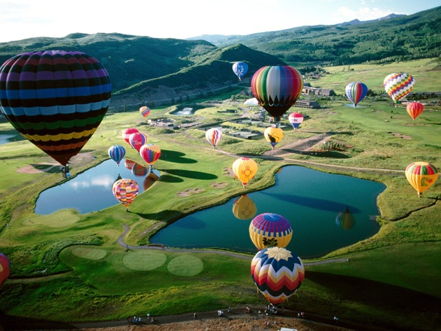 [balloonfestivalwallpapers_6317_1600x.jpg]