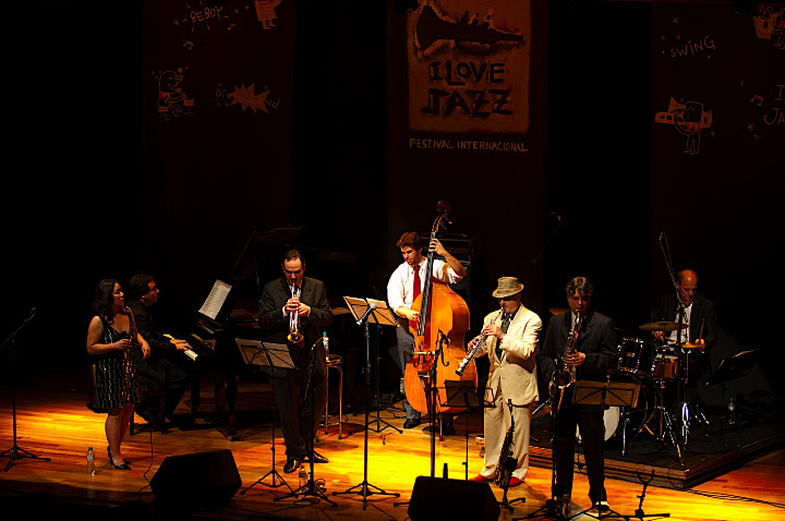 Festival I LOVE JAZZ, Teatro Cosipa em São Paulo-SP. Show com Mike Hashim (EUA) e Happy Feet Jazz Band (BRA) 16/09/2009.