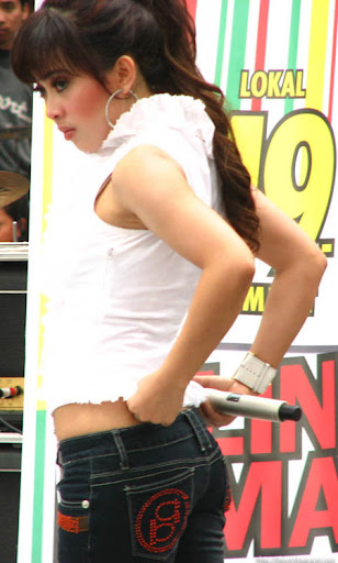 foto-seksi-syahrini-1.jpg