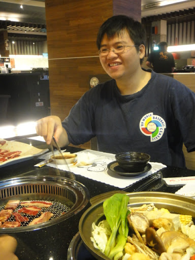 到 石頭燒肉火鍋日式料理 過生日!