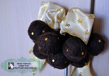 [brown gold christmas globes[5].jpg]