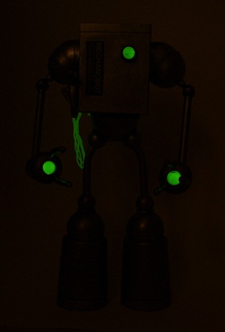 [mikeslobot_mechanobot_glow1[2].jpg]