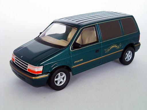 Plymouth%20Voyager_a.JPG