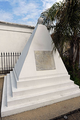 [Nicholas Cage Pyramid Mausoleum[3].png]