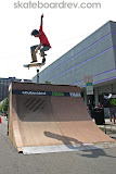 Bill jogando-o para baixo para www.skateboardrev.com Foto: Jason Dalton