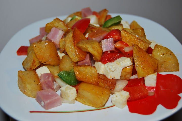 Articole culinare : Salata colorata cu cartofi crocanti