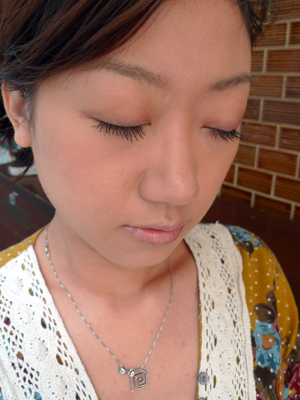 momo藥妝眼影貼