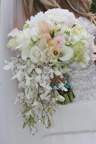 [600_bridal_bouquet_4untamedfloraldes[2].jpg]