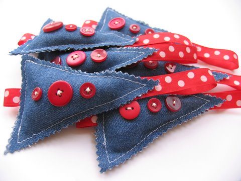 Всичко от всичко за празниците. - Page 5 Xmas-denim-tree%201