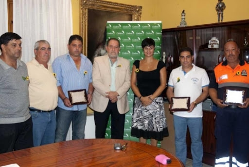 Entrega de Premios a Proteccion Civil Benalmádena por su colaboracion en el partido. Entrega de Premios a Proteccion Civil Benalmádena por su colaboracion en el partido.