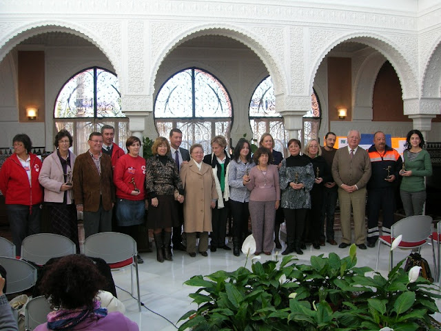 Todos los representantes de las distintas asociaciones posando con autoridades del municipio. Todos los representantes de las distintas asociaciones posando con autoridades del municipio.