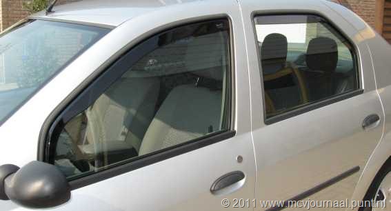 [Dacia Logan Sedan windschermen 01[6].jpg]