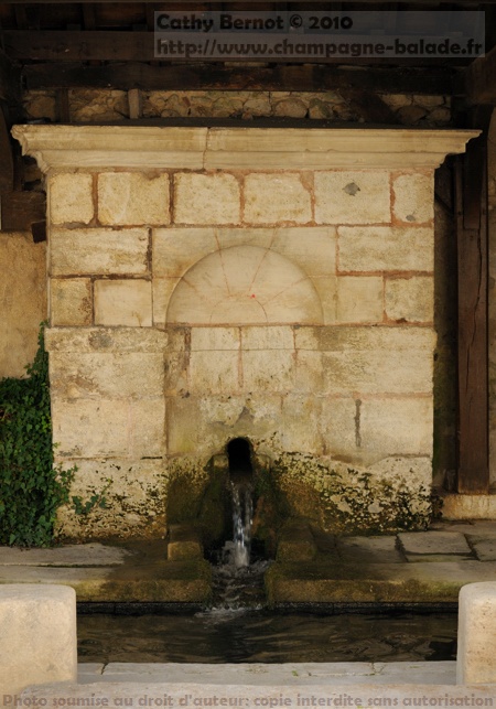 Ecriteau d'un lavoir, tourisme en Champagne-ardenne