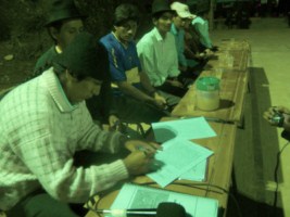 PREFECTO FIRMA ACTA DE COMPROMISO PARA CONSTRUIR V&Iacute;A HACIA CHONTAPAMBA.
