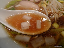スープはあっさり魚醤油ベース？