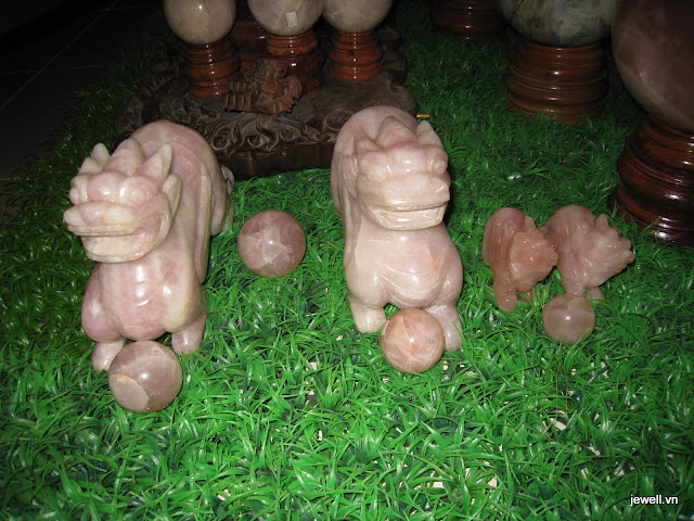 Tỳ hưuThạch anh Hồng
