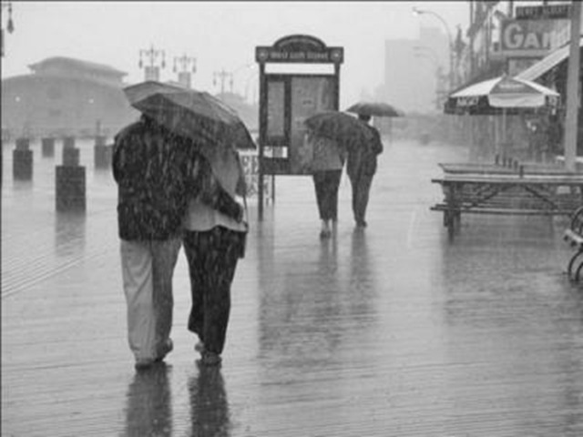 [casal passeando num dia de chuva[4].jpg]