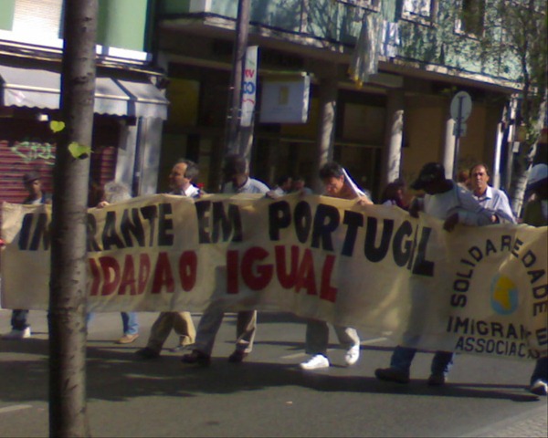 [manifestação imigrantes em Portugal[2].jpg]