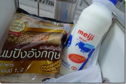 7-11 bread vs Meiji milk