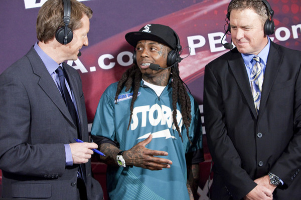 Fotos: Lil Wayne joga boliche depois de sair da cadeia Fotos: Lil Wayne joga boliche depois de sair da cadeia