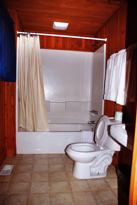 [cabinbathroom3.jpg]