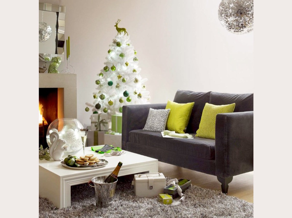 [White-Christmas-tree-heals_1128a_aol-lifestyle-uk_121110[9].jpg]