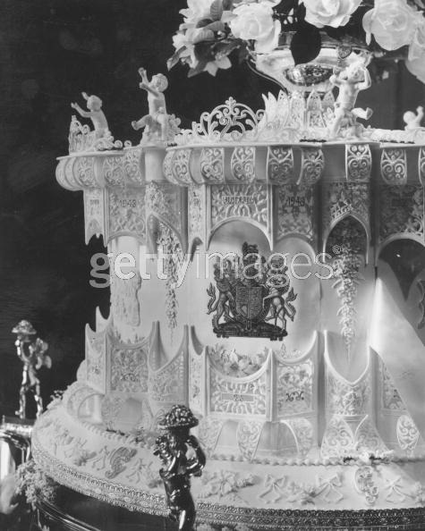 [1947-elizabethandphilipcake38de[2].jpg]