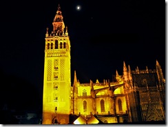 La Giralda y la luna en Sevilla y yo sin trípode.