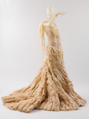 [Kate middleton wedding dress alexander mcqueen[57].jpg]