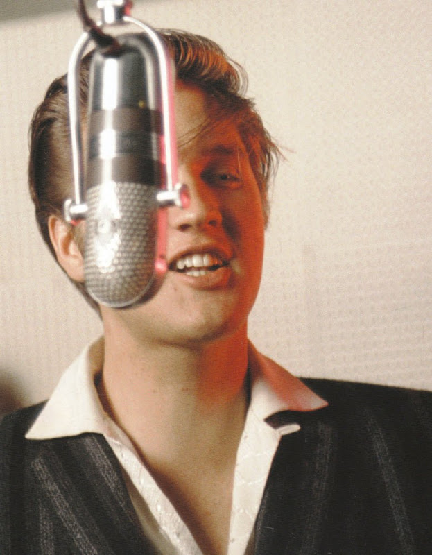 Elvis Thekingscourt 1956 Hound Dog Song In The Spotlight