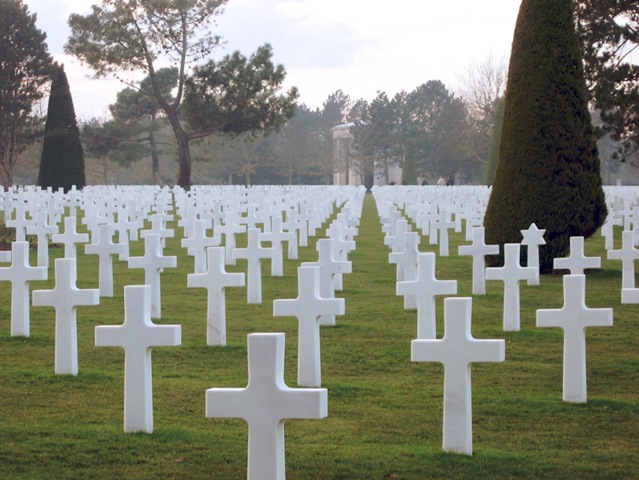 [US cemetery, Colleville-sur-Mer, Calvados, Normandy rows[4].jpg]