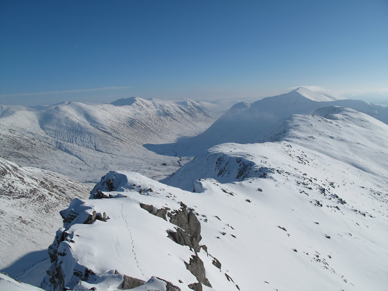 back along ridge to sgurr coire nan eiricheallach with glen quoich below