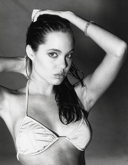 [Angelina Jolie 15 years old bikini pics (4)[3].jpg]