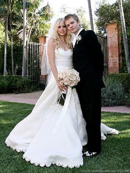 [avril_lavigne-and-derek[2].jpg]