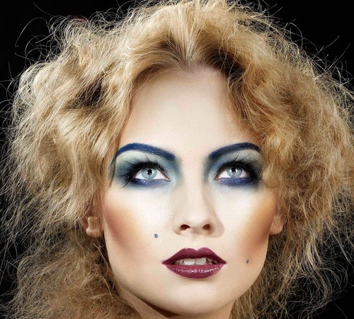 [Illamasqua-Art-Of-Darkness-winter-2010-Wanton-woman-makeup[2].jpg]