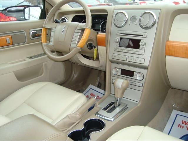 [Inside Lincoln MKZ2[4].jpg]
