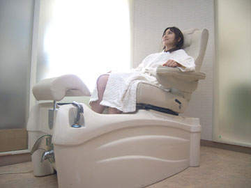 死海深層水のフットスパを特別価格でご用意