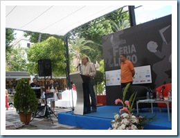 Carlos Blanco Sanchez en la presentación de la Antología IV Premio de Poesía "PLUMIER DE COLORES" Feria del Libro de Sevilla 23 mayo 2009