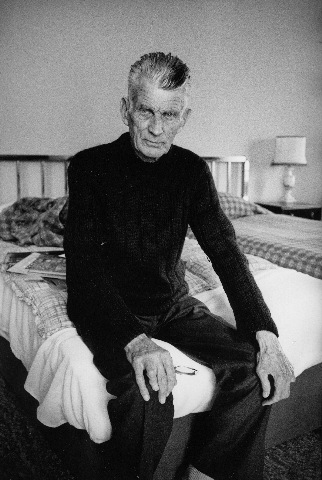[Beckett sitting on bed[3].jpg]