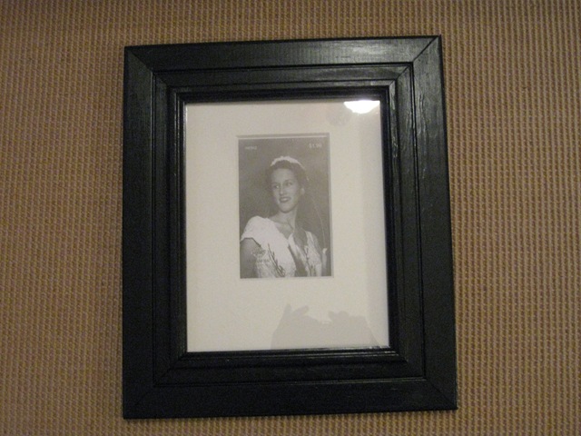 [blackframesandwhitetable0044.jpg]