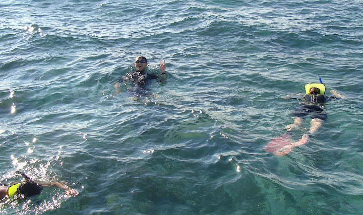 http://lh4.ggpht.com/_kwQNCqCi_5c/SWPQqvmCNYI/AAAAAAAAA2Q/hM9PGSYO1jM/s720/snorkling.JPG