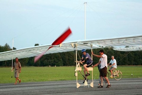 Pedal-powered aeroplane by Jesse van Kuijk