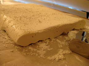 the marshmallow is covered with powdered sugar and cornstarch to prevent sticking.