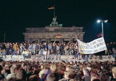 [Queda-do-Muro-de-Berlim-1989[6].jpg]