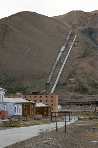 [Pyramiden_Svalbard[5].jpg]