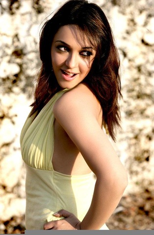 [Nauheed-Cyrusi-2-1263458209[3].jpg]
